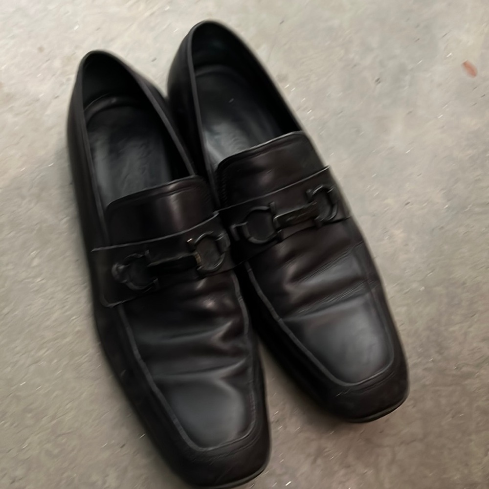 Black men's ferragamos 9 barely worn